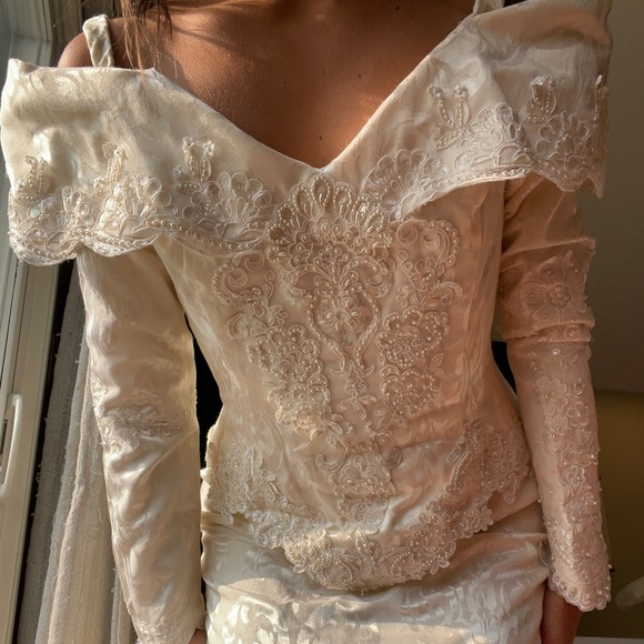 Vintage custom made wedding dress - Picture 2 of 6